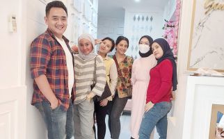 Ingin Tampil Kinclong, Genta Squad Kompak Datangi Klinik Kecantikan - JPNN.com