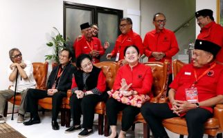 Megawati Tertawa Saat Lagu Jarji Jarbeh Didendangkan, Lihat Ekspresi Mereka - JPNN.com