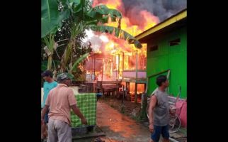 Kebakaran Menghanguskan 7 Rumah di Bulungan - JPNN.com