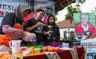 Kowarteg Indonesia Gelar Pelatihan Pembuatan Kue Bareng Ibu-Ibu di Nganjuk - JPNN.com