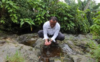 Berkat Bantuan Ganjar, Ribuan Warga Desa di Kaki Gunung Slamet tak Lagi Kesulitan Air Bersih - JPNN.com