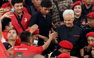 Ganjar Sampai Kaget Dengar Ucapan Bu Dewi di Medan - JPNN.com