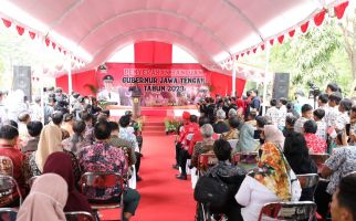Ganjar Serahkan Bantuan Rp 196,7 M Untuk Tingkatkan Kesejahteraan Masyarakat Grobogan - JPNN.com