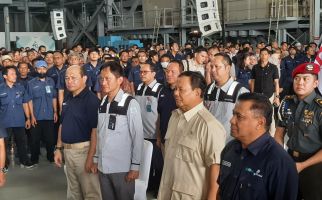 Prabowo Disambut Ribuan Pekerja DEFEND ID, Begini Penampakannya - JPNN.com