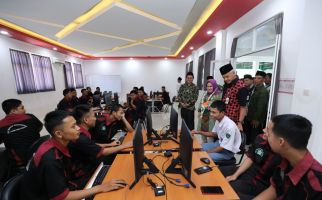 Ganjar Pranowo Tingkatkan IPM Melalui Program SMKN Jateng - JPNN.com