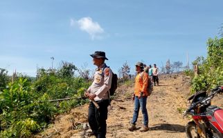 Polres Rohul Bergerak Cepat Memadamkan Karhutla di Hutan Lindung Suligi - JPNN.com