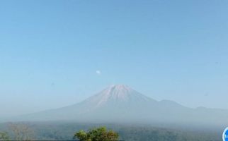 Masyarakat Diminta Waspada Potensi Awan Panas Gunung Semeru - JPNN.com