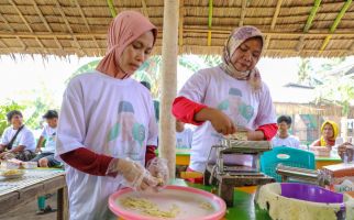 Genjot Ekonomi Warga Pesisir, GP Takalar Beri Pelatihan Mengolah Rumput Laut Jadi Produk Bernilai - JPNN.com