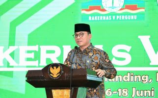 Yandri Susanto Sebut Guru Ujung Tombak Kemajuan Bangsa, Perhatikan Kesejahteraannya! - JPNN.com