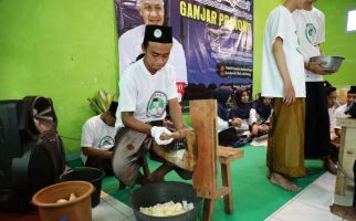 Santri Dukung Ganjar Adakan Pelatihan Ekonomi Kreatif di Batang - JPNN.com