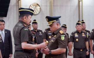 Jaksa Agung Lantik Harli Siregar Jadi Kajati Papua Barat - JPNN.com