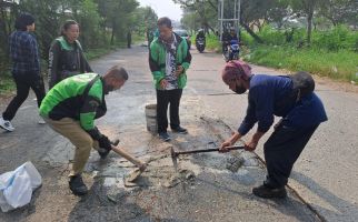Pemkot Bekasi Baru Anggarkan Perbaikan Jalan Setelah Komunitas Ojol Bereaksi, Lihat - JPNN.com