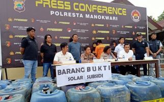 Penimbun 1,2 Ton Solar Bersubsidi di Manokwari Ditangkap Polisi, Terancam 5 Tahun Bui - JPNN.com