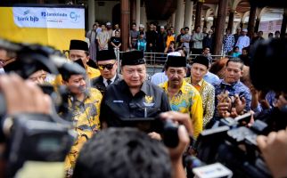 Menko Airlangga Tinjau Pembangunan Tol Cisumdawu dan Salurkan KUR di Sumedang - JPNN.com