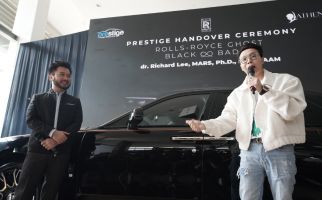 Richard Lee Beli Rolls Royce Ghost Seharga Puluhan Miliar, Buat Apa? - JPNN.com