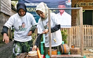 Gerakan Passeddingeng Ganjar Ajarkan Warga Membuat Songkok Recca - JPNN.com