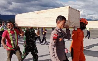 6 Jenazah Korban Kecelakaan Pesawat PK-SMW Dievakuasi - JPNN.com