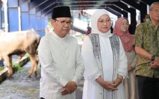 Saksikan Pemotongan Hewan Kurban di Kantor Kemnaker, Menteri Ida Fauziyah Bilang Begini - JPNN.com