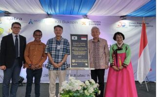 Kedubes Korea di Indonesia Bawa Bantuan untuk Akademi Hangeul Baubau di Sultra - JPNN.com