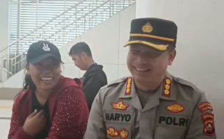 Warga Palembang Antusias Naik LRT pada Saat HUT ke-77 Bhayangkara - JPNN.com