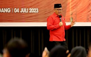 Hasto PDI Perjuangan: Pak Jokowi Mendukung Prabowo? Itu Tidak Benar - JPNN.com