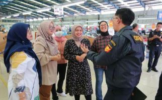 Kunjungi 2 Perusahaan Penerima Fasilitas Kepabeanan, Bea Cukai Bandung Sampaikan Hal Ini - JPNN.com