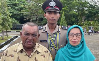 Bikin Bangga, Anak Buruh Pelabuhan jadi Lulusan Terbaik Pendidikan Bintara Polri di Maluku - JPNN.com