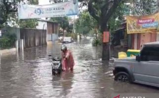 5 Dampak Buruk Jika Motor Nekat Menerjang Banjir, Baca Nomor 3, Penting - JPNN.com