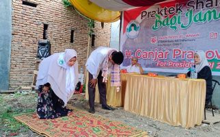 Tuan Guru Sahabat Ganjar Gelar Praktik Salat Khusyuk di Medan - JPNN.com
