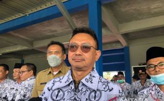 Siapkan Beasiswa, Edi Kamtono Bantu Anak yang Tidak Diterima di Sekolah Negeri - JPNN.com