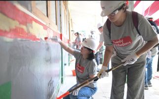 Prudence Foundation Renovasi Rumah dan Fasilitas Umum untuk Warga di Babakan Madang - JPNN.com