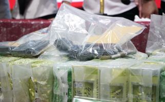 Bea Cukai Gagalkan Penyelundupan Puluhan Kilogram Sabu-Sabu di Perairan Aceh - JPNN.com