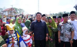 Herman Deru Kunjungi Desa di OKU, Masyarakat Keluhkan Perbaikan Infrastruktur jalan - JPNN.com