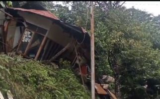2 Balita Meninggal Dunia Akibat Tertimbun Tanah Longsor di Kota Padang - JPNN.com