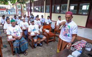 Komunitas Nelayan Ganjar Edukasi Alat Tangkap Ramah Lingkungan Kepada Warga di Makassar - JPNN.com