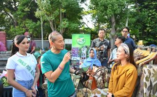 Sandiaga Bantu Pemasaran UMKM Hingga Salurkan Sembako Murah di Surabaya - JPNN.com