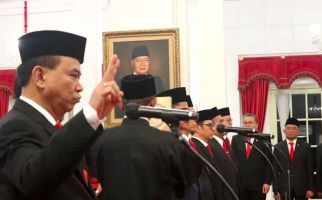 Ucap Sumpah di Depan Jokowi, Budi Arie Projo Jadi Menkominfo Pengganti Johnny Nasdem - JPNN.com