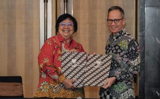 Menteri LHK Siti Nurbaya dan Ketua OJK Mahendra Mantapkan Penyiapan Bursa Karbon - JPNN.com