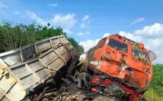Kereta Api vs Truk Pengangkut Tebu di Lampung Utara, Begini Kondisinya - JPNN.com