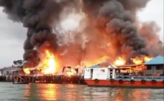 Kebakaran Hebat Terjadi di Pulau Buluh, 9 Rumah Ludes Terbakar, Satu Orang Tewas - JPNN.com