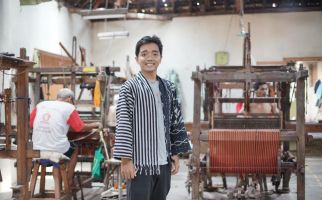Kisah Nur Salam, Pengusaha Asal Banyumas Membangun Bisnis Tenun Indonesia - JPNN.com