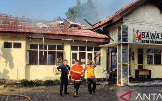 Kantor Bawaslu Palangka Raya Terbakar, Ini Kesaksian Satpam yang Berjaga Sendiri - JPNN.com