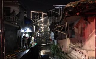 Kebakaran di Setiabudi Menghanguskan Tujuh Rumah - JPNN.com