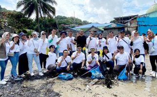 Pegadaian Ikut Bersih-Bersih Pantai Melawai Balikpapan Lewat BUMN Environmental Movement - JPNN.com