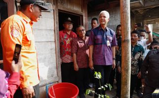 Ganjar Beri Bantuan Air Bersih Gratis untuk Warga Kurang Mampu di Banjarnegara - JPNN.com