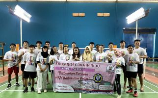 Srikandi Ganjar Gelar Latihan Badminton Bareng Milenial di Pekanbaru - JPNN.com