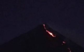 Gunung Karangetang Meluncurkan Lava Pijar, Warga Diminta Jaga Jarak - JPNN.com