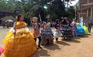 Unik, Orang Muda Ganjar Gelar Recycle Costume Show di Wonosobo - JPNN.com