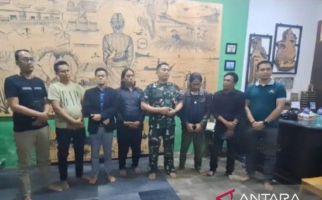 4 Oknum TNI AL Aniaya Wartawan, Danlanal Minta Maaf - JPNN.com