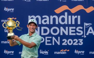 Pegolf asal Thailand Nitithorn Thippong Juara Mandiri Indonesia Open 2023 - JPNN.com